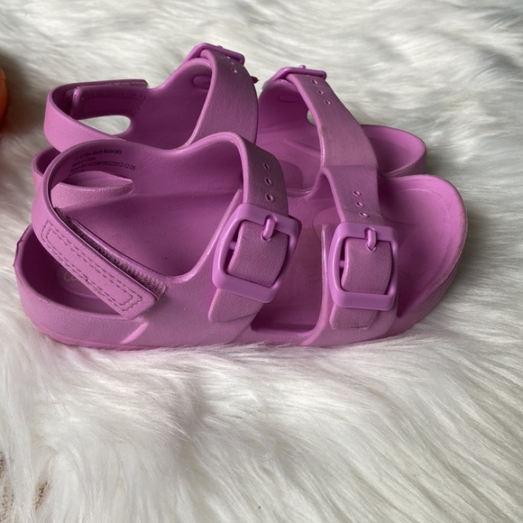 Cat and Jack girls adjustable buckle sandals - Picture 6 of 7